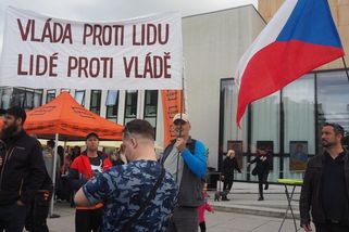 Ostuda Moravy - Fiala! Demisi vlády! Přivítání premiéra v Ostravě bylo plné emocí - Novinky
