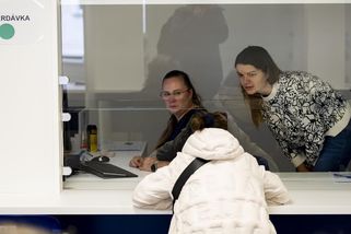 O superdávku už požádaly statisíce lidí. Na její výplatu si ale ještě počkají - Novinky