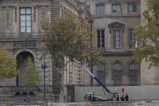 Ve Francii dopadli posledního hlavního podezřelého z krádeže v Louvru - Novinky