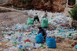 Jadran bičují divoké bouře, zaplavují pláže tunami odpadků - Novinky