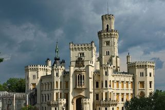 Konfiskace majetku hlubockých Schwarzenbergů byla státem posvěcenou loupeží - Médium.cz