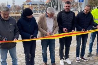 Exšéfa jihomoravských cestářů stíhají za manipulace zakázek, on stříhal pásku při otevírání křižovatky - Novinky