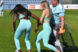 Moderátorka fotbalového Ústí točí porno. Vedení klubu ani města to nevadí