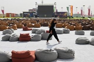 Jaké to je být fanouškem v Kataru. Plastové stany, vedro a drahota - Seznam Zprávy