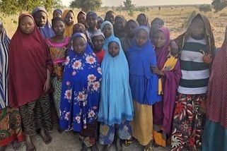 V Nigérii zachránili 24 unesených dívek. Dalších 250 lidí se stále pohřešuje - Novinky