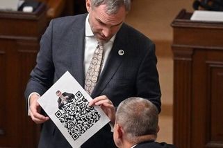 Hřib přišel k Babišovi a dal mu QR kód, aby vrátil miliardy. Lídr ANO ho odhodil. Ve variabilním symbolu je číslo 25085