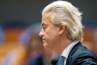 Jednou nohou uvnitř, druhou venku. Wilders znovu sází na image outsidera - Seznam Zprávy