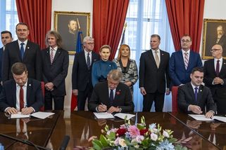 Nová vláda připraví rozpočet každý rok o 44 miliard, varují experti - Novinky