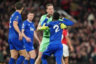 Vyloučení za facku spoluhráči? Mám rád, když se kluci poperou, omlouval situaci kouč Evertonu - Sport.cz