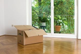 Američanka se odstěhovala s novým mužem a opustila 12letého syna. Po návratu ze školy našel prázdný byt - Novinky