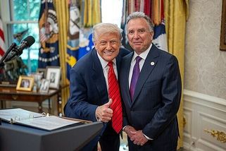 Místo „hrstky“ raket nulová cla. Witkoff přesvědčo...