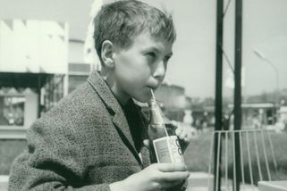 Příběh legendární limonády, která vznikla vlastně z nouze. Češi ji milovali, ale málem o ni přišli - Proženy.cz