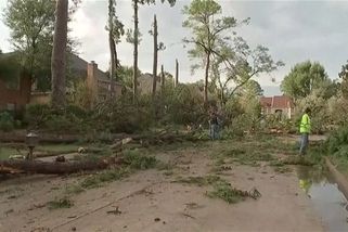 Tornádo se přehnalo Houstonem. Poničilo více než sto domů - Novinky