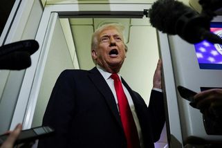 Trump uvedl, že ruší Bidenovy příkazy podepsané automatickým perem - Novinky