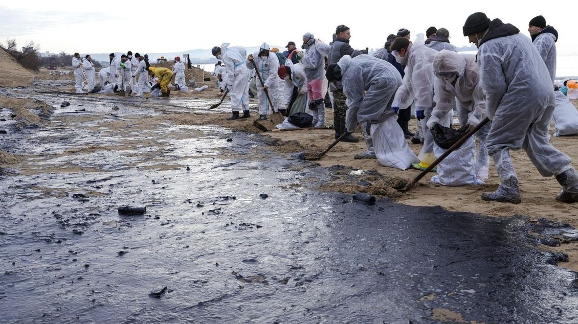 U Krymu se rozlomil ruský tanker. Za hodinu se potopil druhý - Novinky