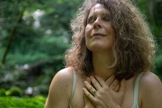 Perimenopauza: Strategie pro ženy, které ji nechtějí jen přetrpět, ale vzkvétat