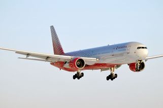 Ruskému letadlu po startu začal hořet motor...