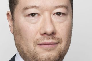 Okamura kritizuje drahé letenky poslanců. Hádejte, jak sám cestoval na Slovensko - Médium.cz