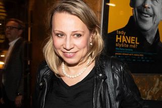 „Ozbrojená biomasa“: Někdejší hvězdu Strany zelených Kateřinu Jacques byste ve vojenské uniformě skoro nepoznali