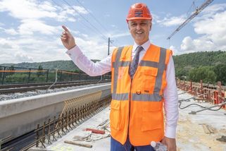 Razie na železnici a dálnicích: Policie prošetřuje zakázky za 20 miliard - Seznam Zprávy