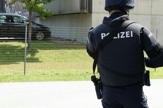 Brutální vražda politikova syna. Oběť shořela v luxusním automobilu