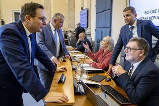 Rozjíždí se hra o Lipavského - Novinky