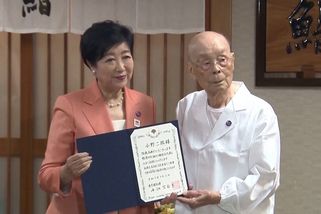 Nejstarší šéfkuchař se třemi michelinskými hvězdami vaří i ve 100 letech - Novinky