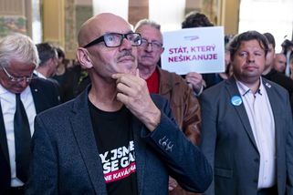 Umělci odmítají za šéfa Motoristu. Otevřený dopis podepsaly stovky lidí - Novinky