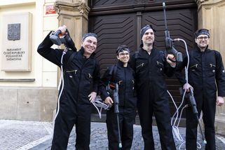 Komentář: Proč Babiš nesnáší Piráty - Seznam Zprávy