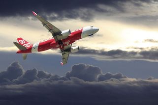 Aerolinky AirAsia daly letuškám zelenou k nošení hidžábů - Novinky