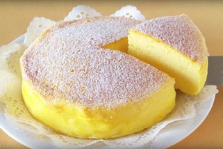 Geniální suflé cheesecake je hitem internetu. Stačit budou jen tři ingredience