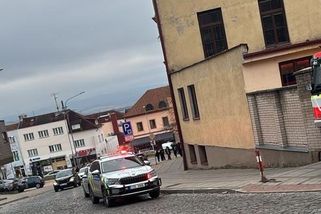 Evakuace základky v Uherském Brodě. V kabinetu hrozí výbuch - Novinky