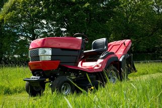 Traktor neprodal, ještě přišel o peníze. Muž z Prostějovska naletěl na oblíbený trik - Novinky