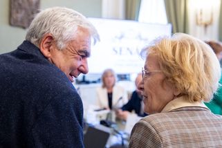 Děti každý den v jiné postýlce? Odborníci se bojí tlaku na péči 50:50