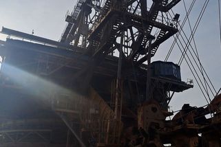 O důlní kolos v lomu na Mostecku není zájem, těžaři ho proto nechají zlikvidovat - Novinky