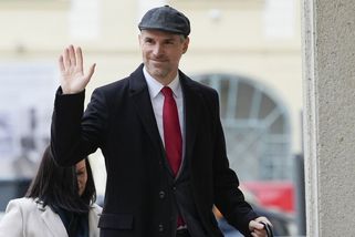 Zdeněk Hřib sedí na třech židlích. Vše prý stíhá - Novinky