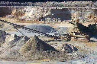 Řidiči chtějí další dálnice, otevřít kamenolom ale nechce ve svém okolí žádná obec - Novinky