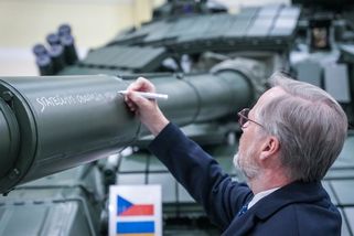 Pomoc napadené Ukrajině: Česko dokázalo zazářit, ale samo se moc nepředalo - Seznam Zprávy