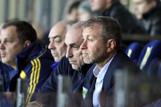 Británie hrozí Abramovičovi soudem. Peníze z prodeje Chelsea má dát Ukrajině - Seznam Zprávy
