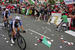 Cyklistická stáj Israel-Premier Tech, která byla trnem v oku propalestinských aktivistů, se přejmenuje - Sport.cz