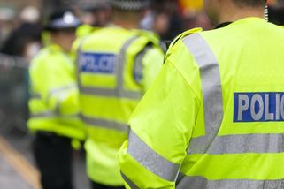 Britskou dívku v parku znásilňovali dva Afghánci, lidé lhostejně procházeli kolem