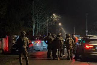 Útočník u Prahy pobodal muže a utekl. Zásahovka hodiny hledala podezřelého muže - Novinky