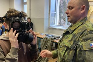 „Jeď, jeď, zaber!“ Vojáci objíždějí školy a přibližují dětem armádu - Seznam Zprávy