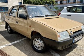 K mání je Škoda Favorit ve stavu nového auta. Nenajela vlastně nic a ani pro ni nemusíte daleko, cena je ale hodně sebevědomá - Garáž.cz