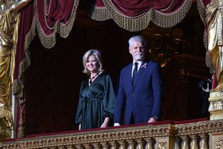 Jaké šaty vybrat do divadla? Inspirujte se nadčasovým modelem první dámy Evy Pavlové - Novinky