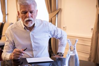 Pavel mluvil se Zelenským o české muniční iniciativě. „Očekáváme další dodávky“ - Echo24.cz