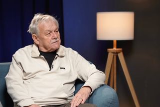 Dárek hodil přes palubu. Šíp oslavil 80 a čeká na smích - Médium.cz