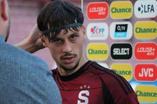 Sparta může děkovat rozhodčím. Kontakt ve vápně? Jinde pískají, tady se hrálo dál - Médium.cz