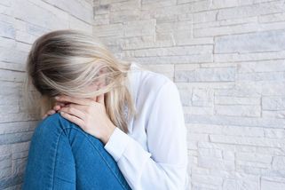 „Celá Itálie se mi směje“. Brutálně odmítnutá italská snoubenka se bojí na veřejnost - Novinky