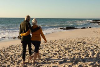 Čeští senioři stále častěji cestují. Za dovolenou a zážitky se nebojí připlácet - Novinky